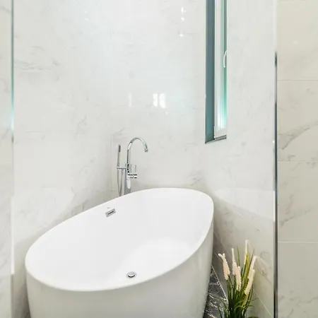 아파트 Pearl Of The Palace District With Private Sauna