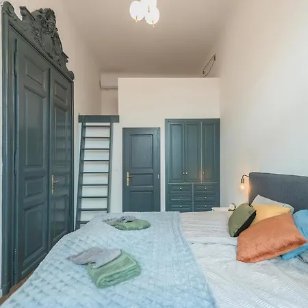 아파트 Pearl Of The Palace District With Private Sauna *