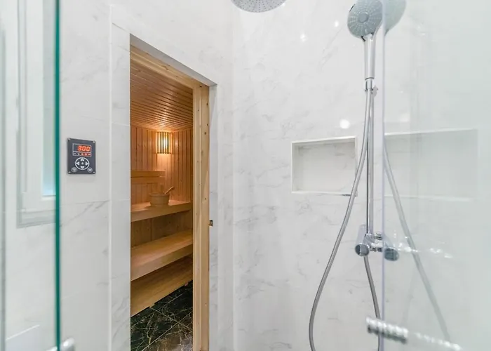 Pearl Of The Palace District With Private Sauna Apartament *
