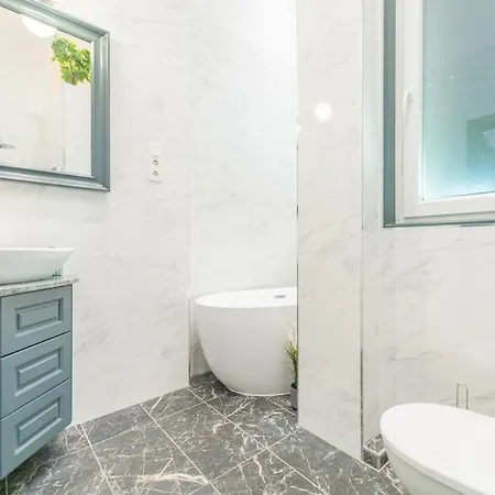 Pearl Of The Palace District With Private Sauna Apartment *
